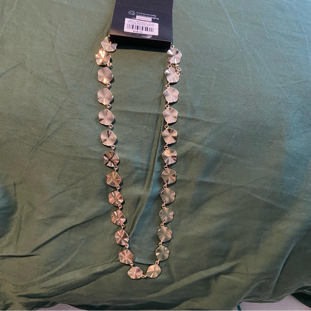 Gold Avenue Necklace Nwt 6$